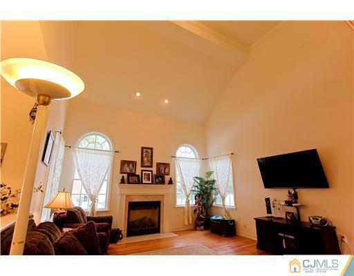 8 Peru Street Edison, NJ 08820 - Photo 9 of 21 Gallery Image 9