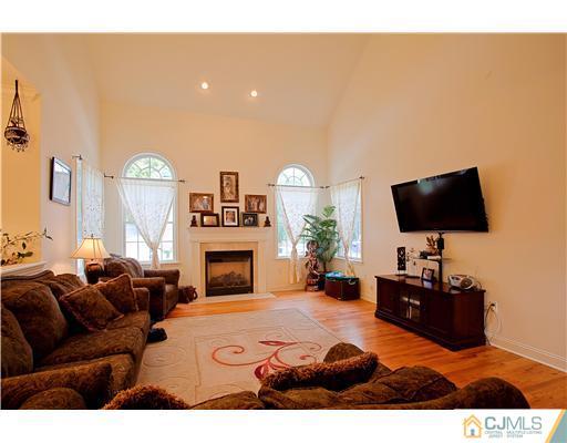 8 Peru Street Edison, NJ 08820 - Photo 10 of 21 Gallery Image 10