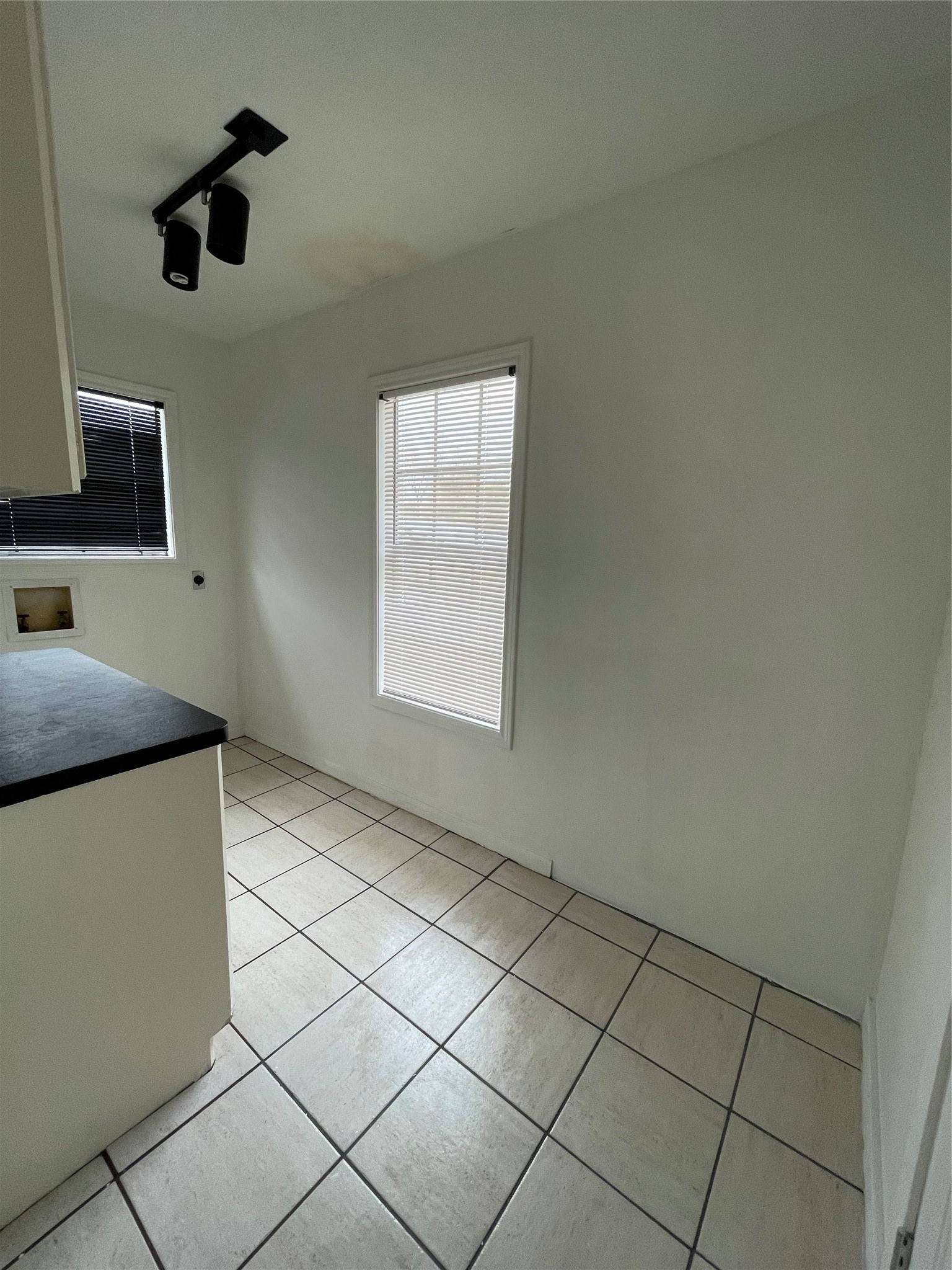 827 Booth Street Houston, TX 77009 - Photo 13 of 18 Indoor laundry Room