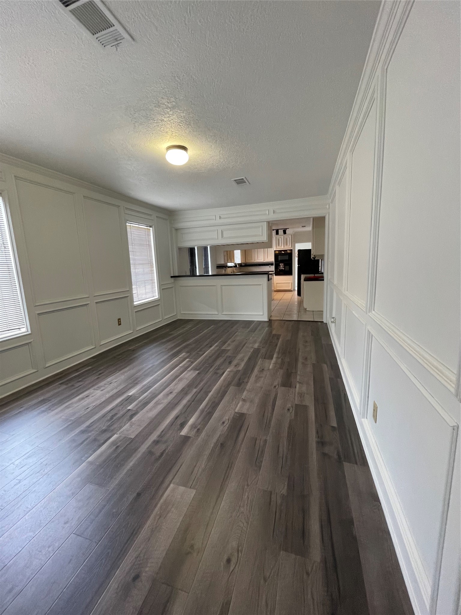 827 Booth Street Houston, TX 77009 - Photo 3 of 18 Entry to Living Room