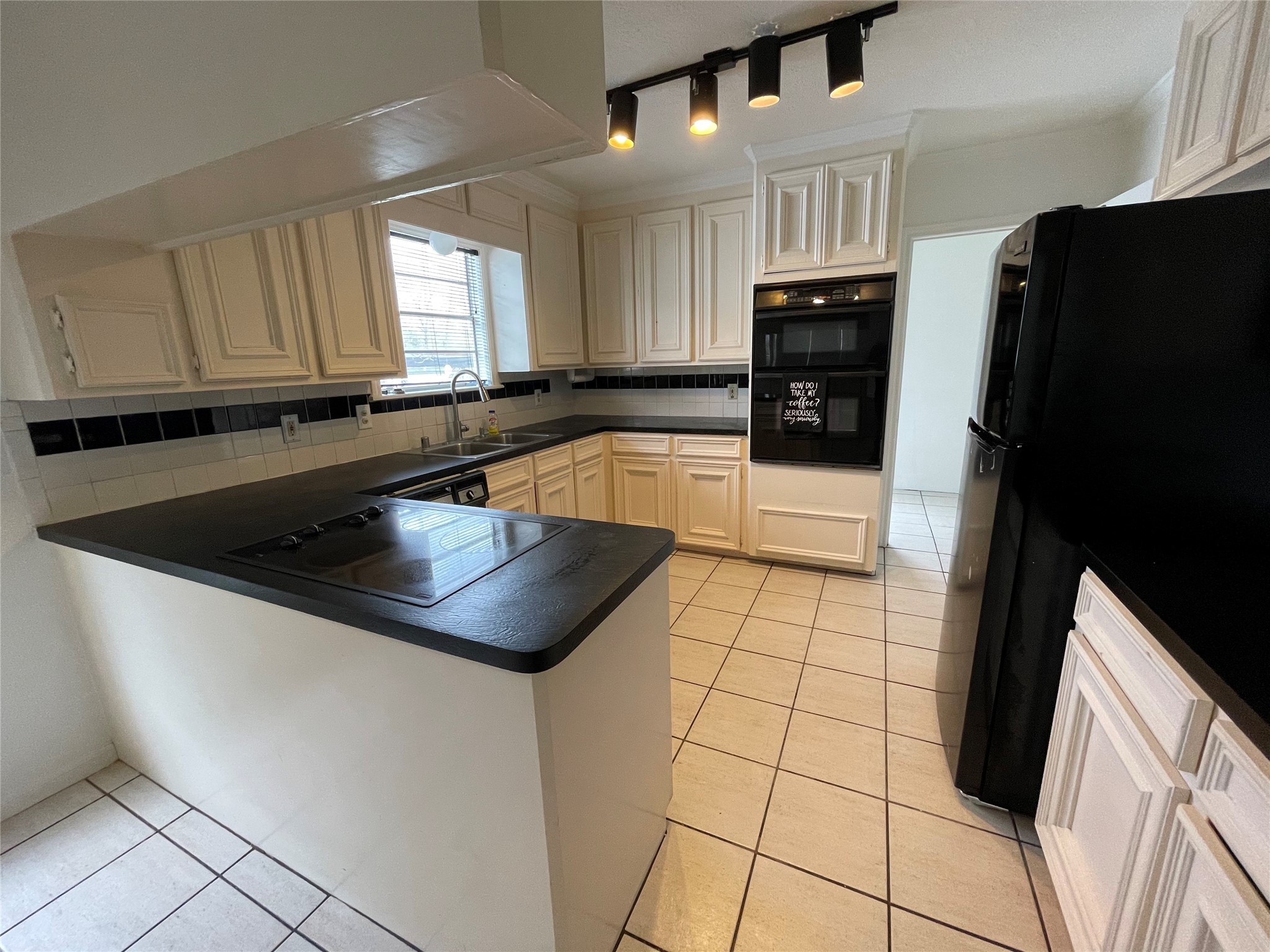 827 Booth Street Houston, TX 77009 - Photo 6 of 18 Refrigerator included.
