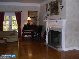 437 Rices Mill Road Wyncote, PA 19095 - Photo 4 of 12