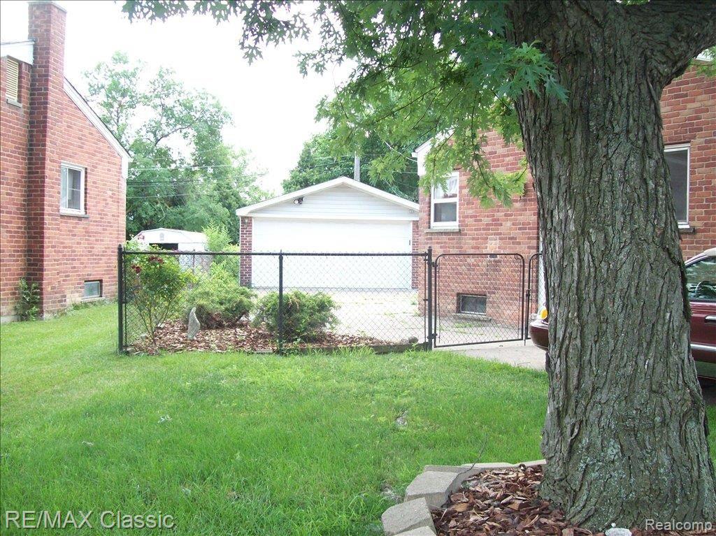 3544 Rome Avenue Warren, MI 48091 - Photo 14 of 15 Fenced Yard