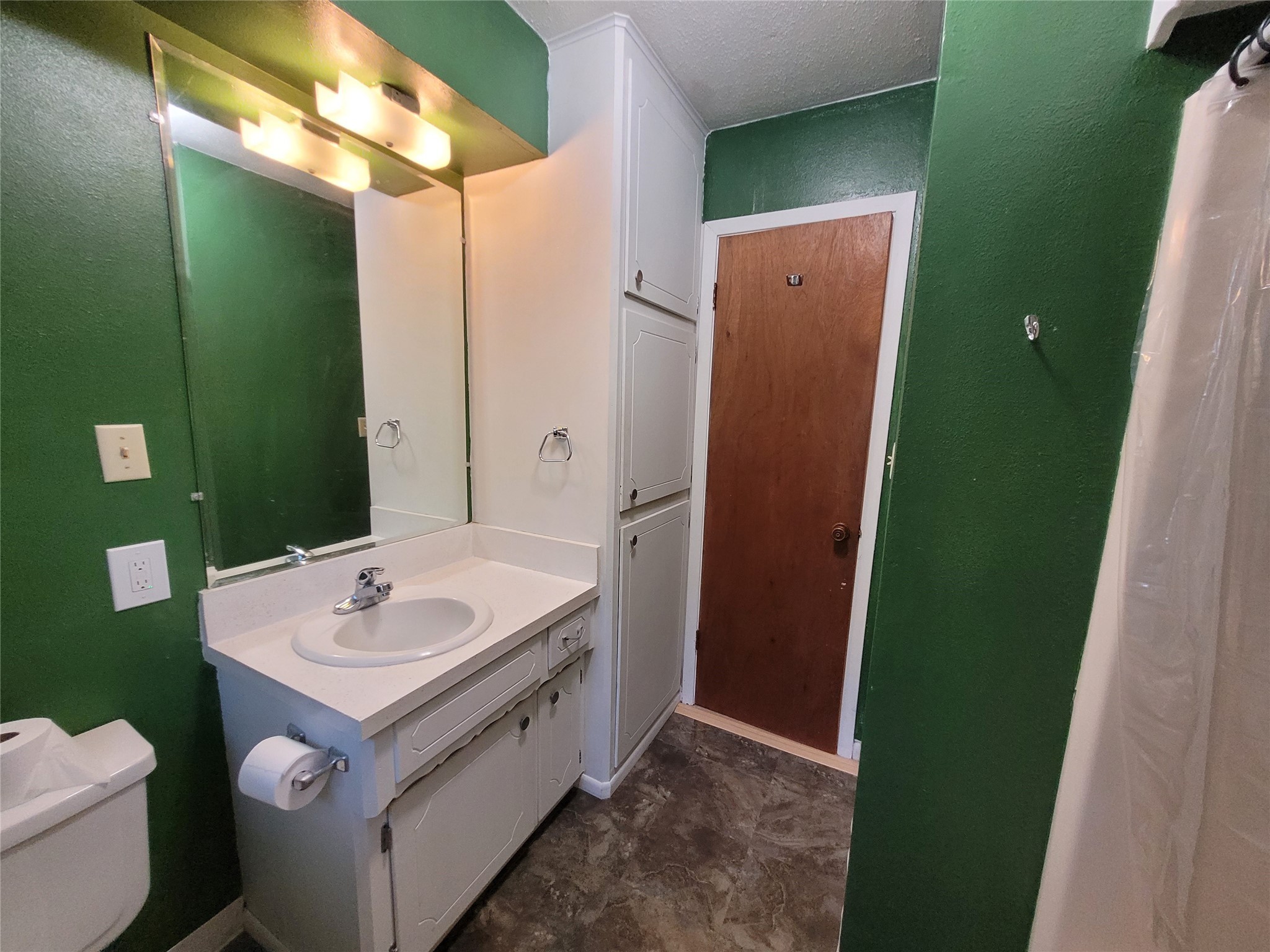 16 Connor Lane Huntsville, TX 77320 - Photo 11 of 33 Cute bathroom with plenty of storage.
