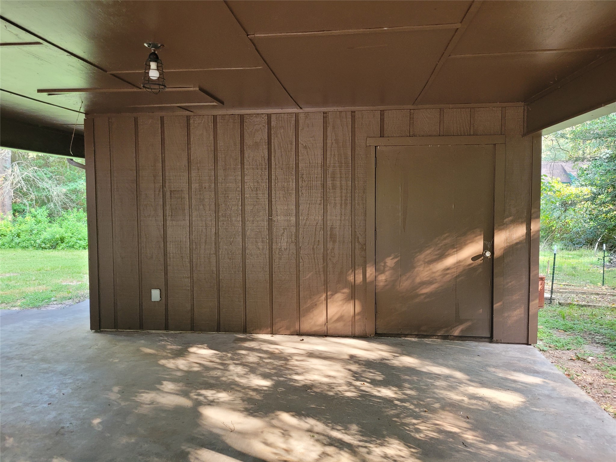 16 Connor Lane Huntsville, TX 77320 - Photo 32 of 33 Storage/workshop