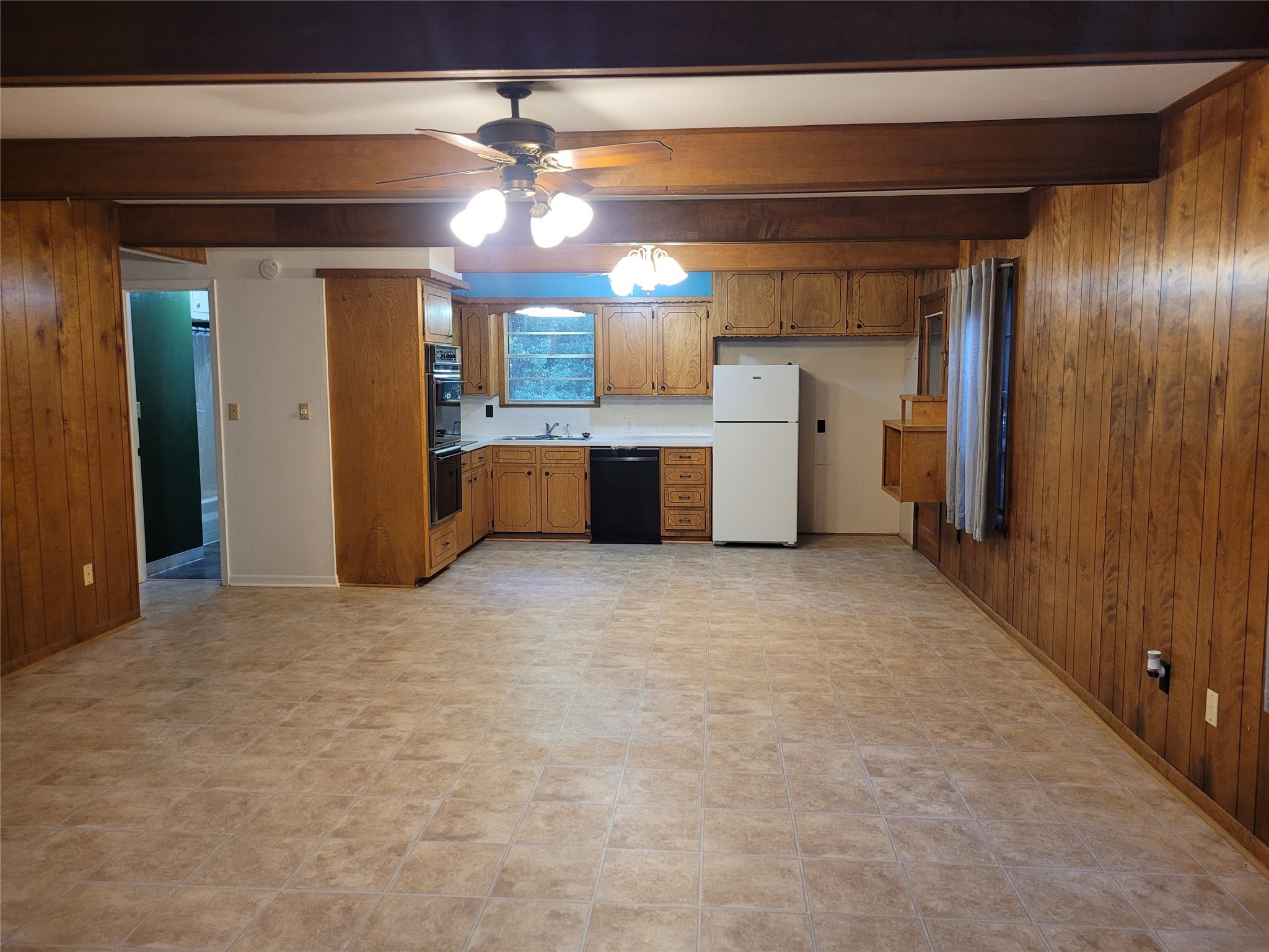 16 Connor Lane Huntsville, TX 77320 - Photo 4 of 33 From living room to kitchen.