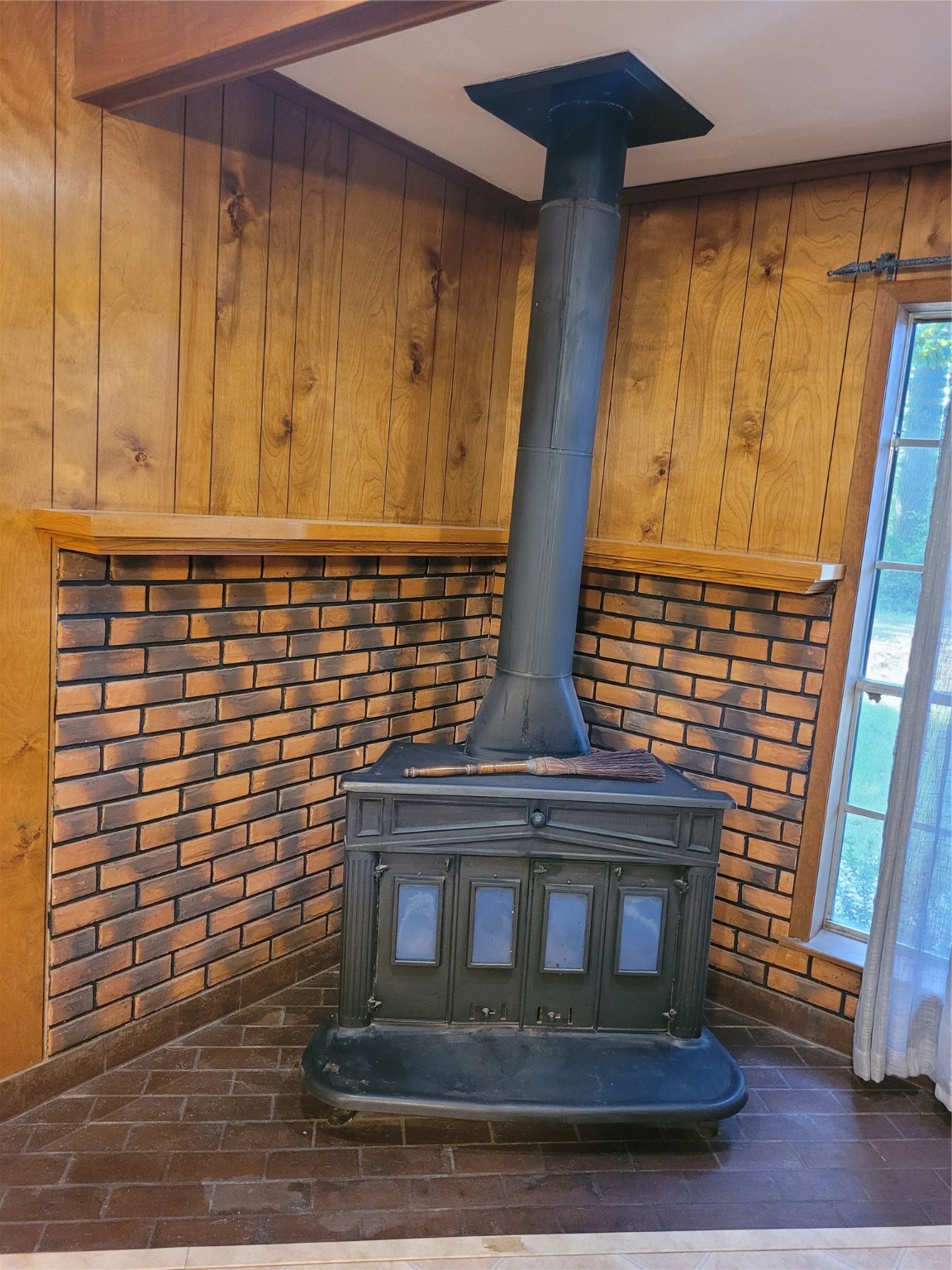 16 Connor Lane Huntsville, TX 77320 - Photo 10 of 33 Amazing woodburning corner stove.