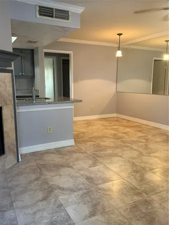$1,000 | 3919 Fairmont Parkway, Unit 205, Pasadena, TX 77504