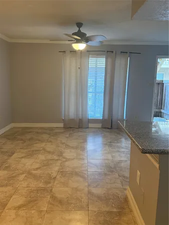 $1,000 | 3919 Fairmont Parkway, Unit 205, Pasadena, TX 77504