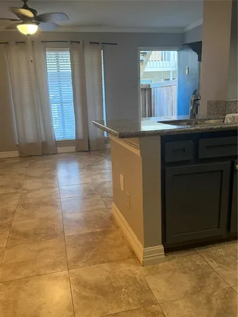 $1,000 | 3919 Fairmont Parkway, Unit 205, Pasadena, TX 77504
