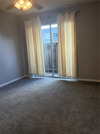 $1,000 | 3919 Fairmont Parkway, Unit 205, Pasadena, TX 77504