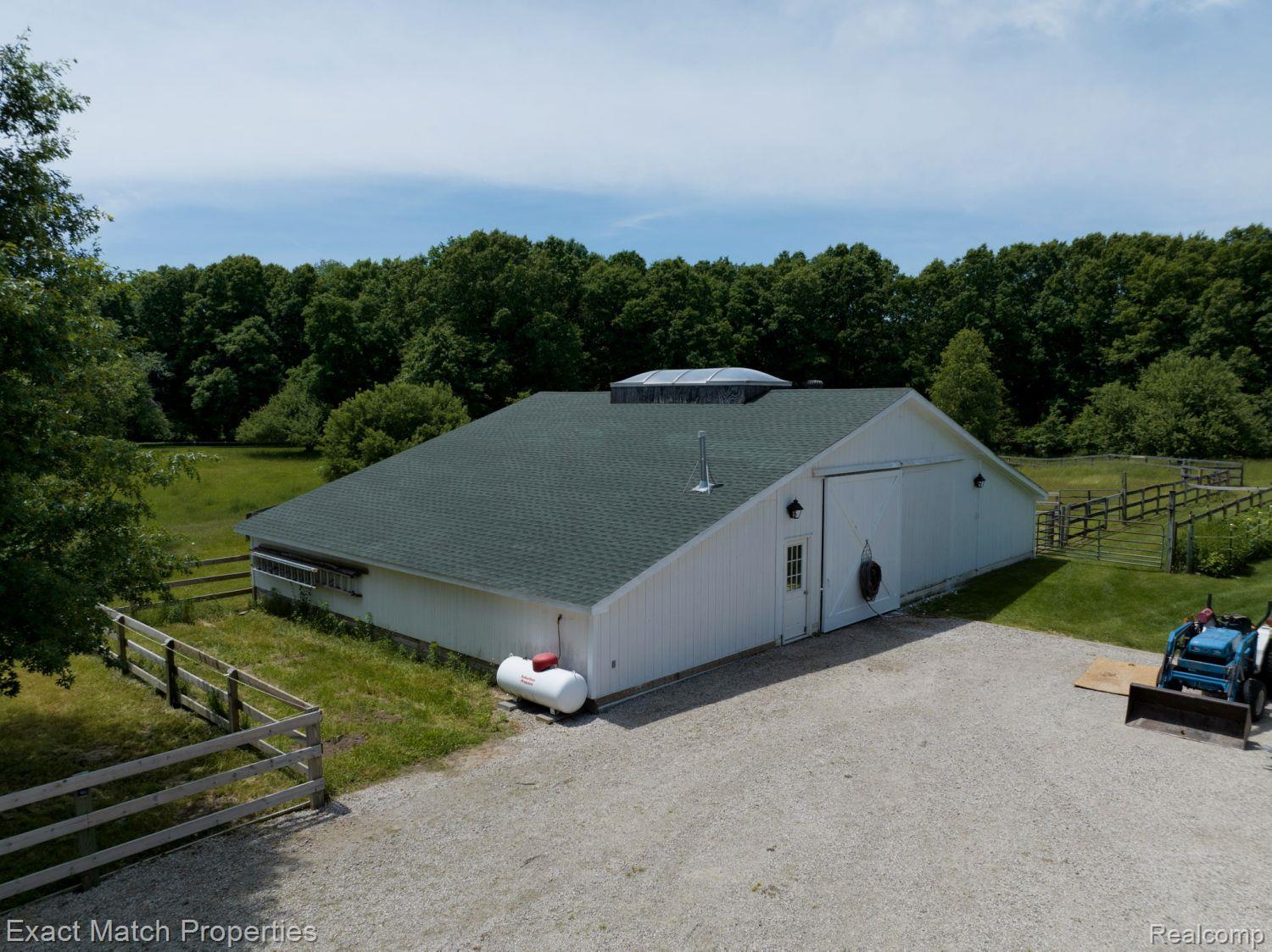 2980 East Rose Center Road Highland, MI 48356 - Photo 8 of 72 60' x 40' barn is ready for anything!