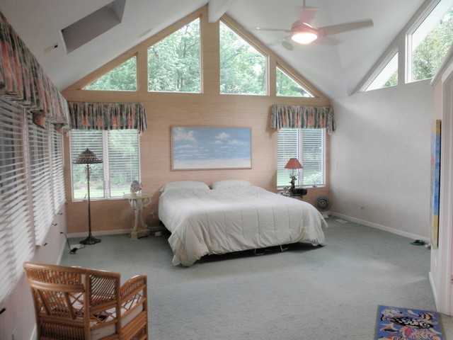 808 Tuxedo Lane Cary, IL 60013 - Photo 12 of 28 a bedroom with a bed window and a couch