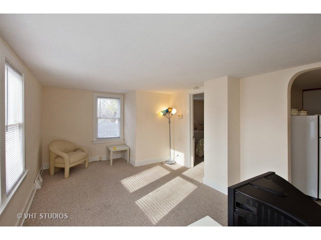 808 Tuxedo Lane Cary, IL 60013 - Photo 16 of 28 a living room with furniture and a window