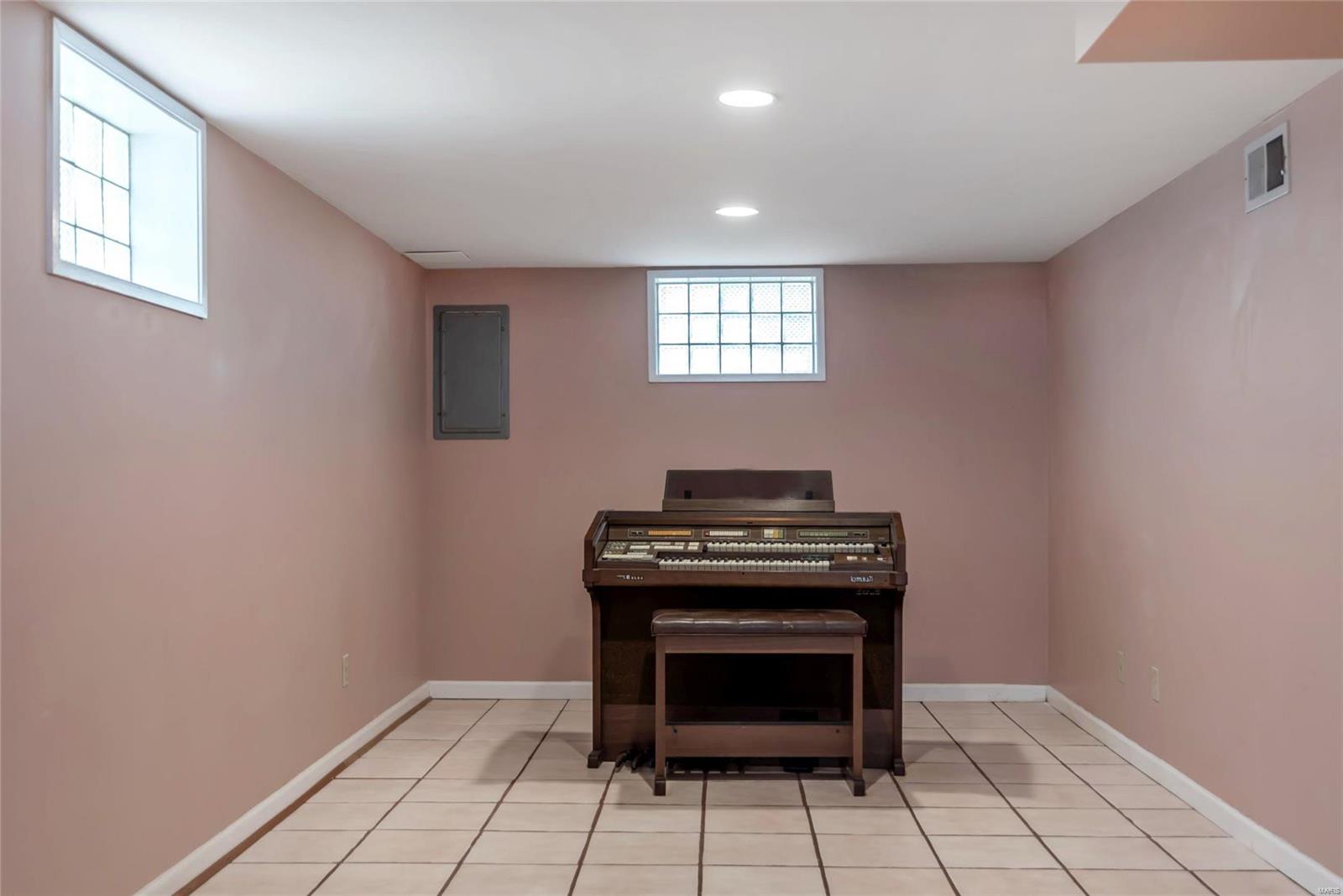 1614 North Berry Road St. Louis, MO 63119 - Photo 17 of 28 Gallery Image 17