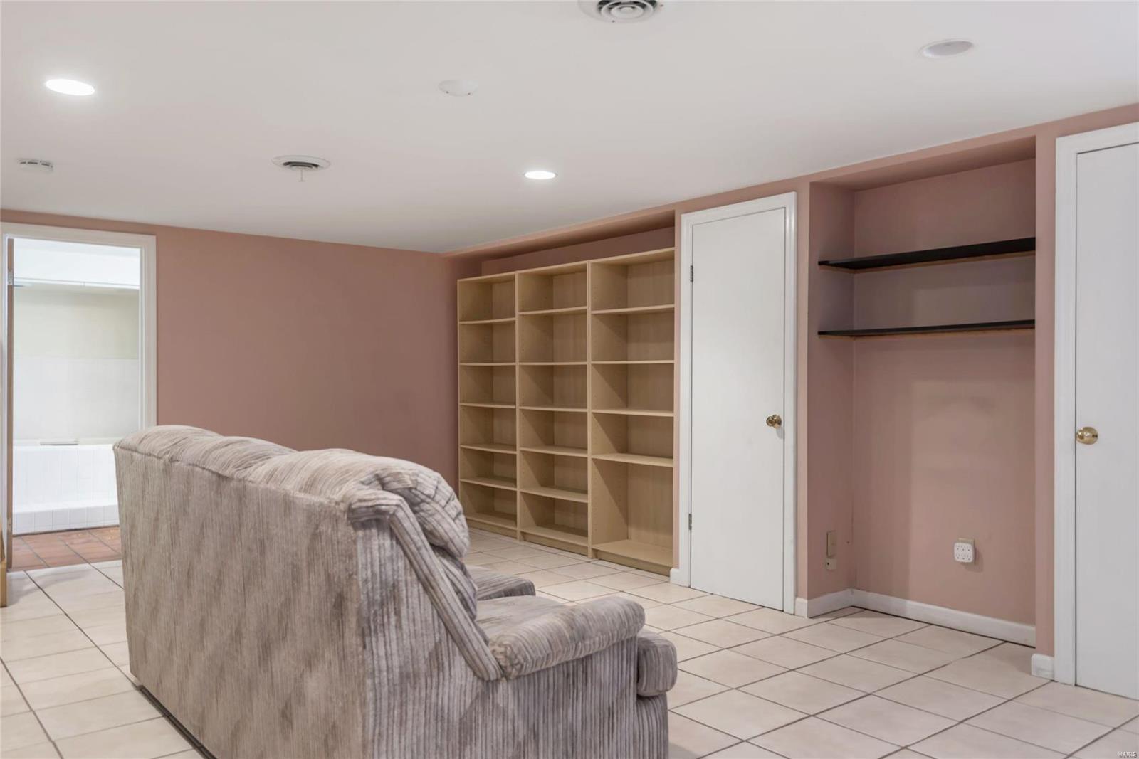 1614 North Berry Road St. Louis, MO 63119 - Photo 18 of 28 Gallery Image 18