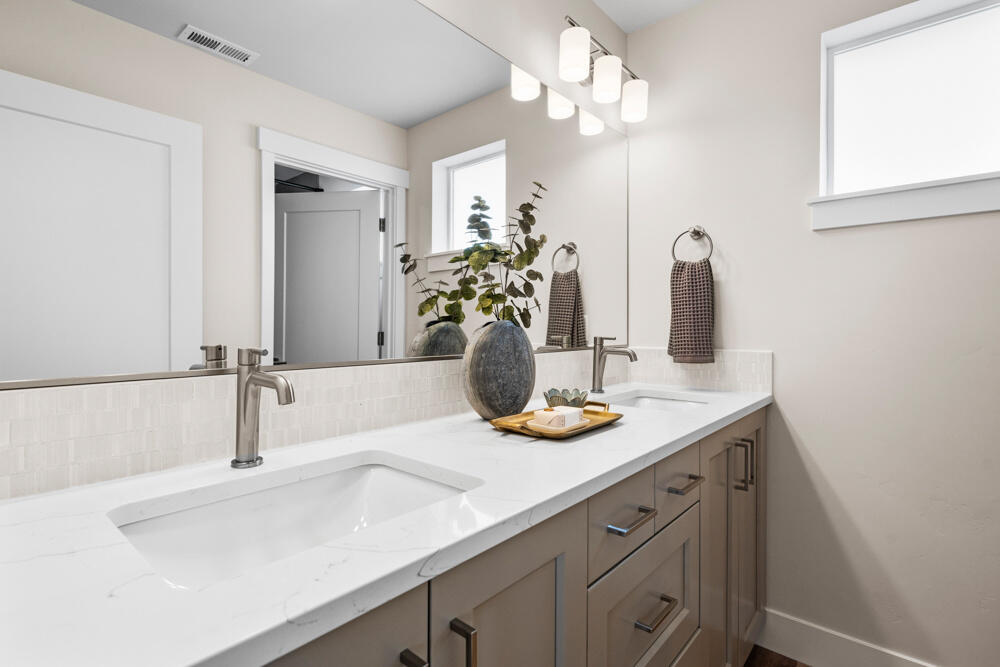 3970 Northeast Oakside Loop Bend, OR 97701 - Photo 11 of 27 Image of like kind home. This has been virtually staged.