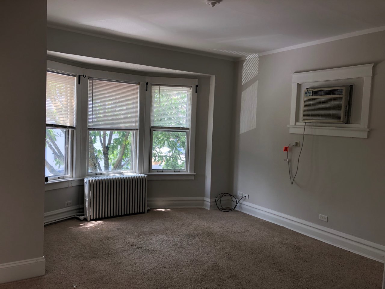 933 Green Bay Road Winnetka, IL 60093 - Photo 18 of 46 an empty room with a window