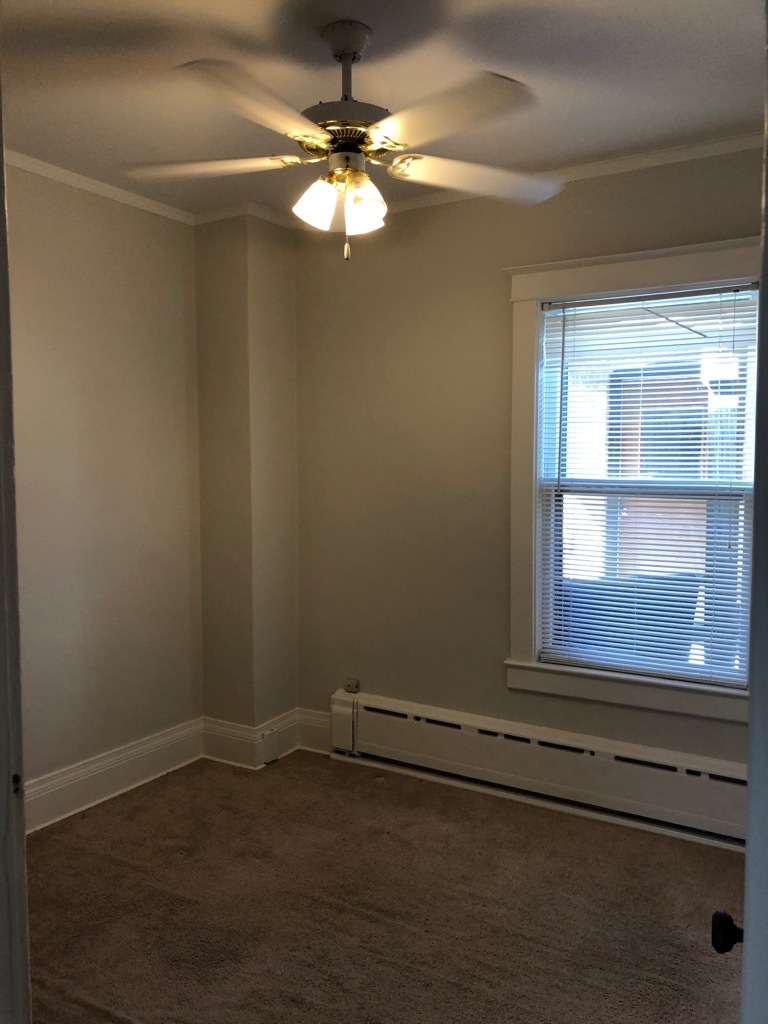 933 Green Bay Road Winnetka, IL 60093 - Photo 29 of 46 an empty room with a window