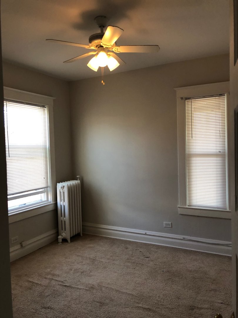 933 Green Bay Road Winnetka, IL 60093 - Photo 30 of 46 an empty room with window