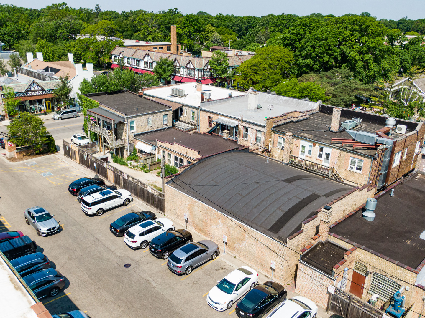 933 Green Bay Road Winnetka, IL 60093 - Photo 6 of 46 an aerial view of residential houses and outdoor space