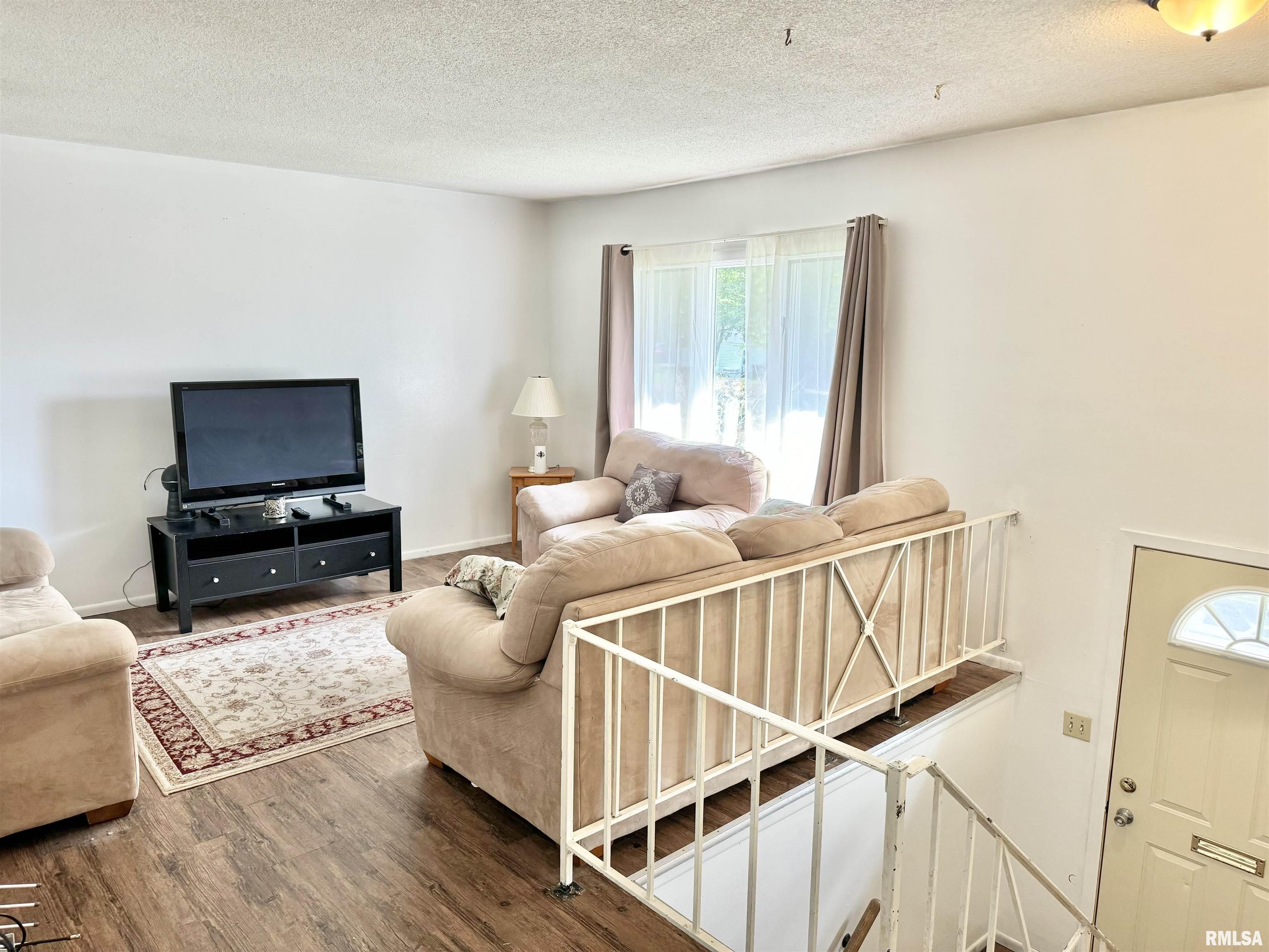 218 Adams Place Clinton, IA 52732 - Photo 2 of 9 Gallery Image 2