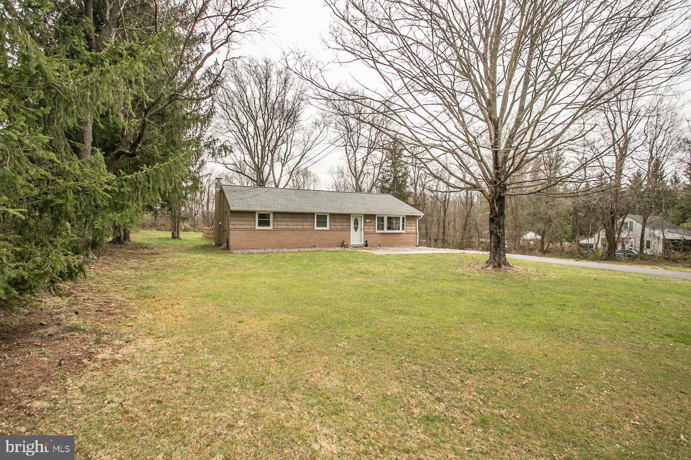206 Buckwalter Road Pottstown, PA 19465 - Photo 4 of 36 Expansive Front Yard