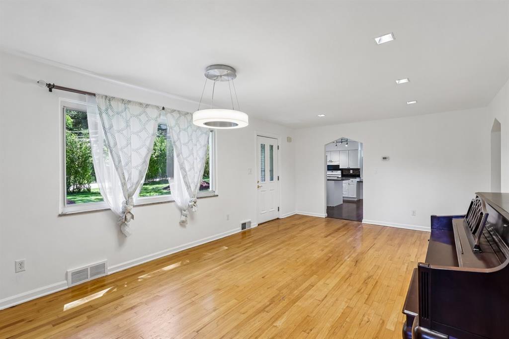 880 Fairview Road Pittsburgh, PA 15238 - Photo 7 of 46 Gallery Image 7