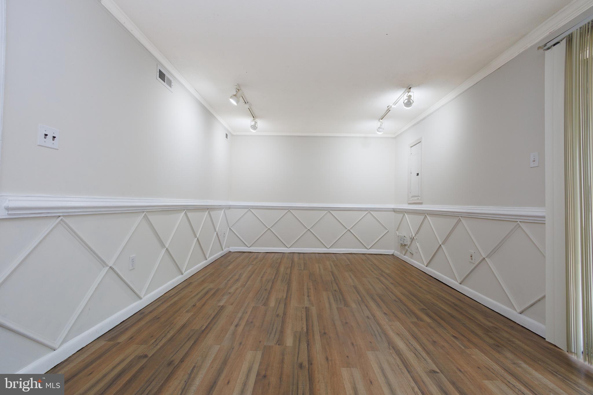 8233 Blue Ridge Court Manassas, VA 20109 - Photo 11 of 41 Gallery Image 11