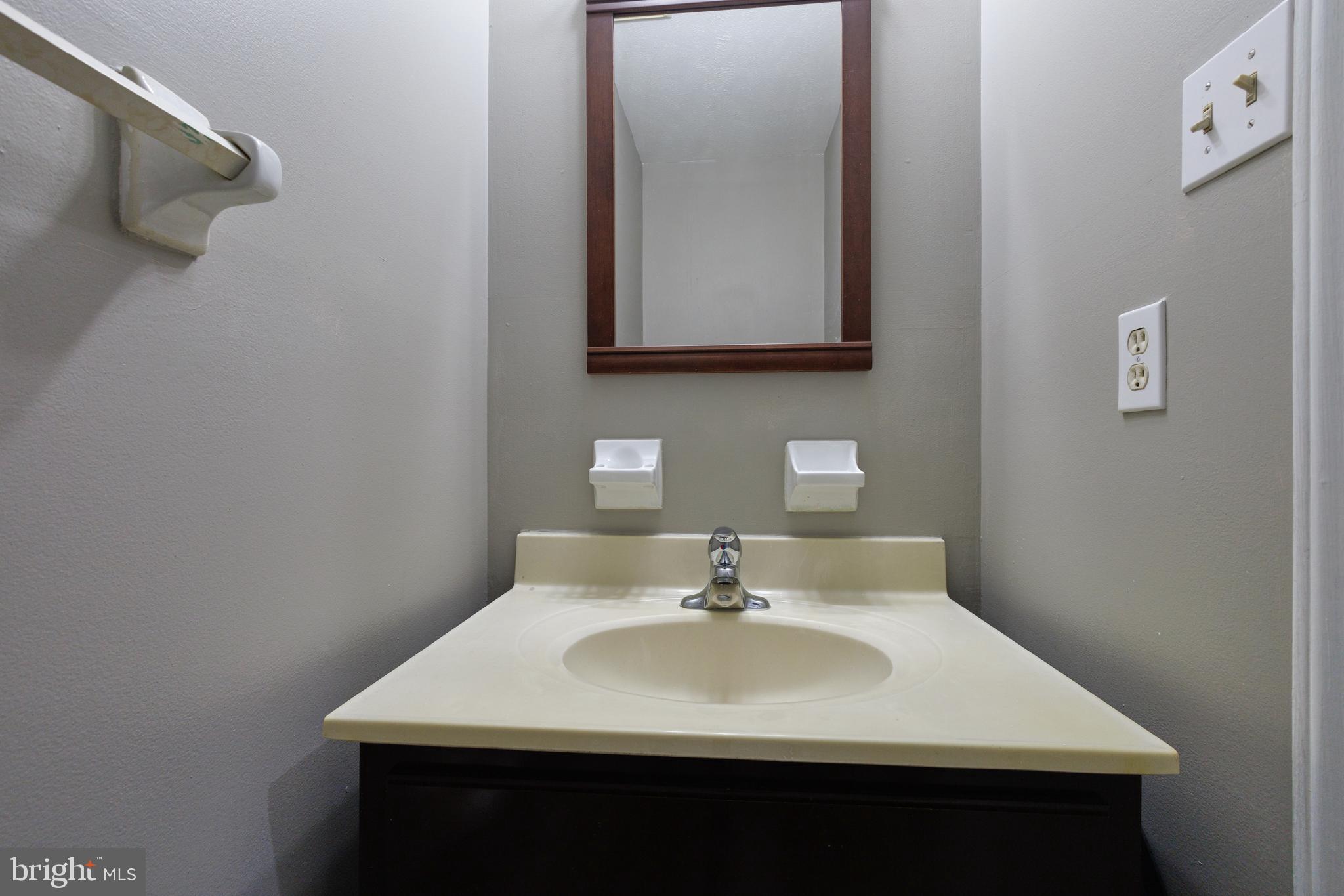 8233 Blue Ridge Court Manassas, VA 20109 - Photo 28 of 41 Gallery Image 28