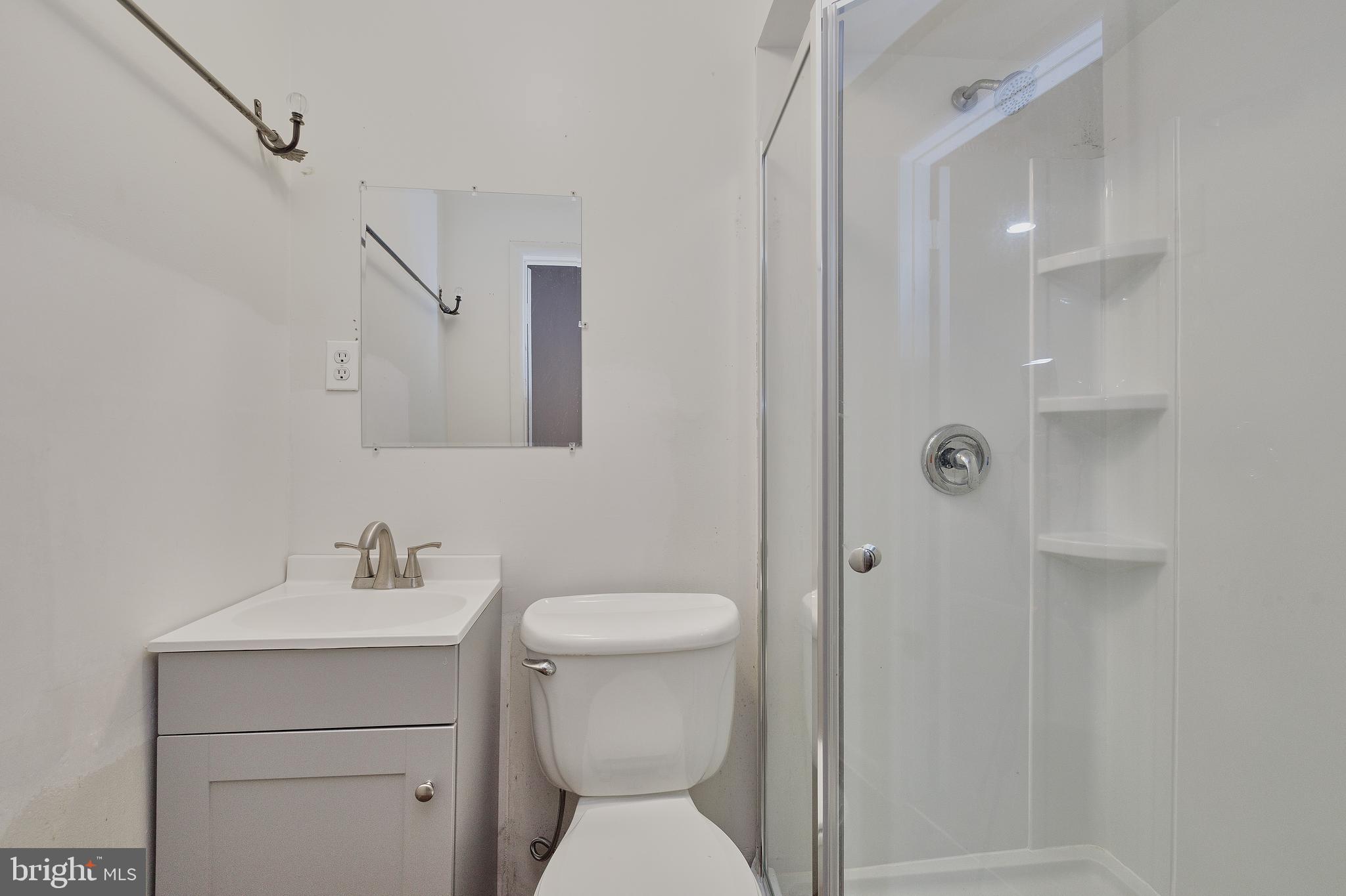 8233 Blue Ridge Court Manassas, VA 20109 - Photo 6 of 41 Gallery Image 6