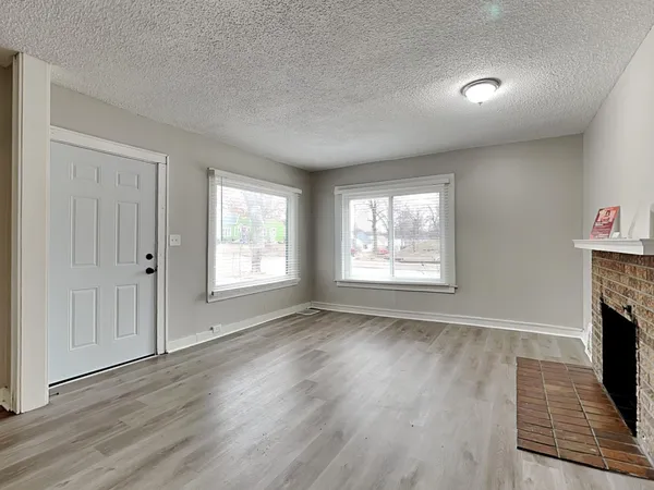 $1,915 | 3601 North Thomas Avenue, Minneapolis, MN 55412