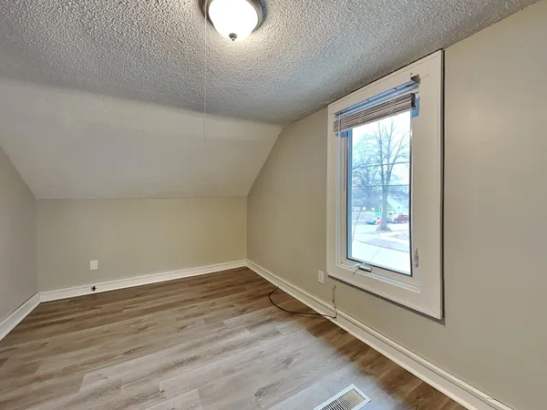 $1,915 | 3601 North Thomas Avenue, Minneapolis, MN 55412