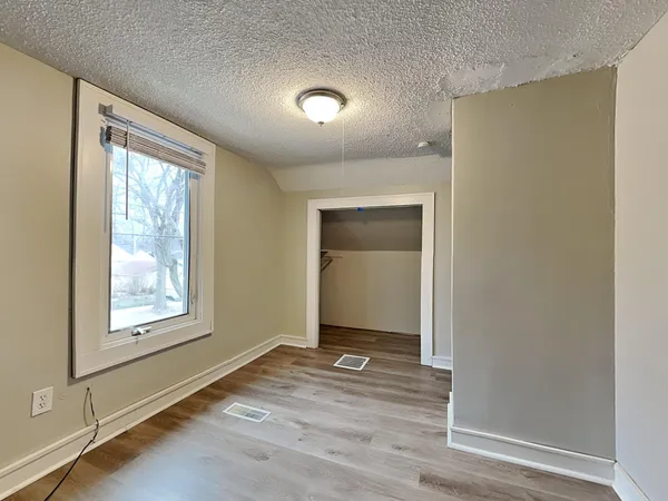 $1,915 | 3601 North Thomas Avenue, Minneapolis, MN 55412