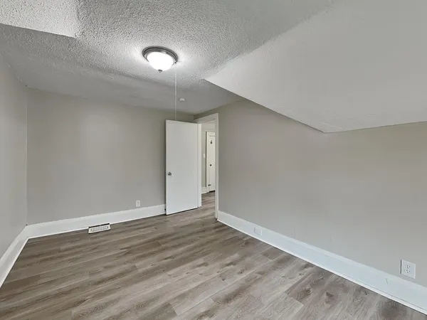 $1,915 | 3601 North Thomas Avenue, Minneapolis, MN 55412