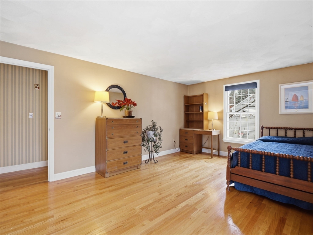 10 Berkeley Lane Andover, MA 01810 - Photo 33 of 42 a view of a livingroom with furniture and hardwood floor