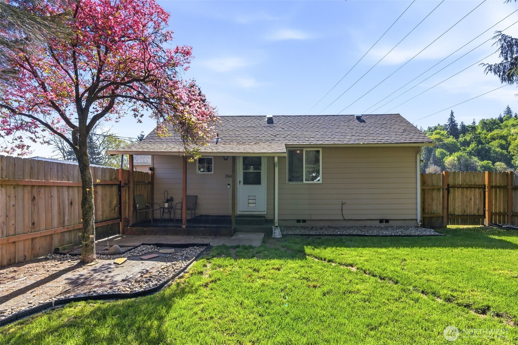 2016 42nd Avenue Longview, WA 98632 - Photo 2 of 32