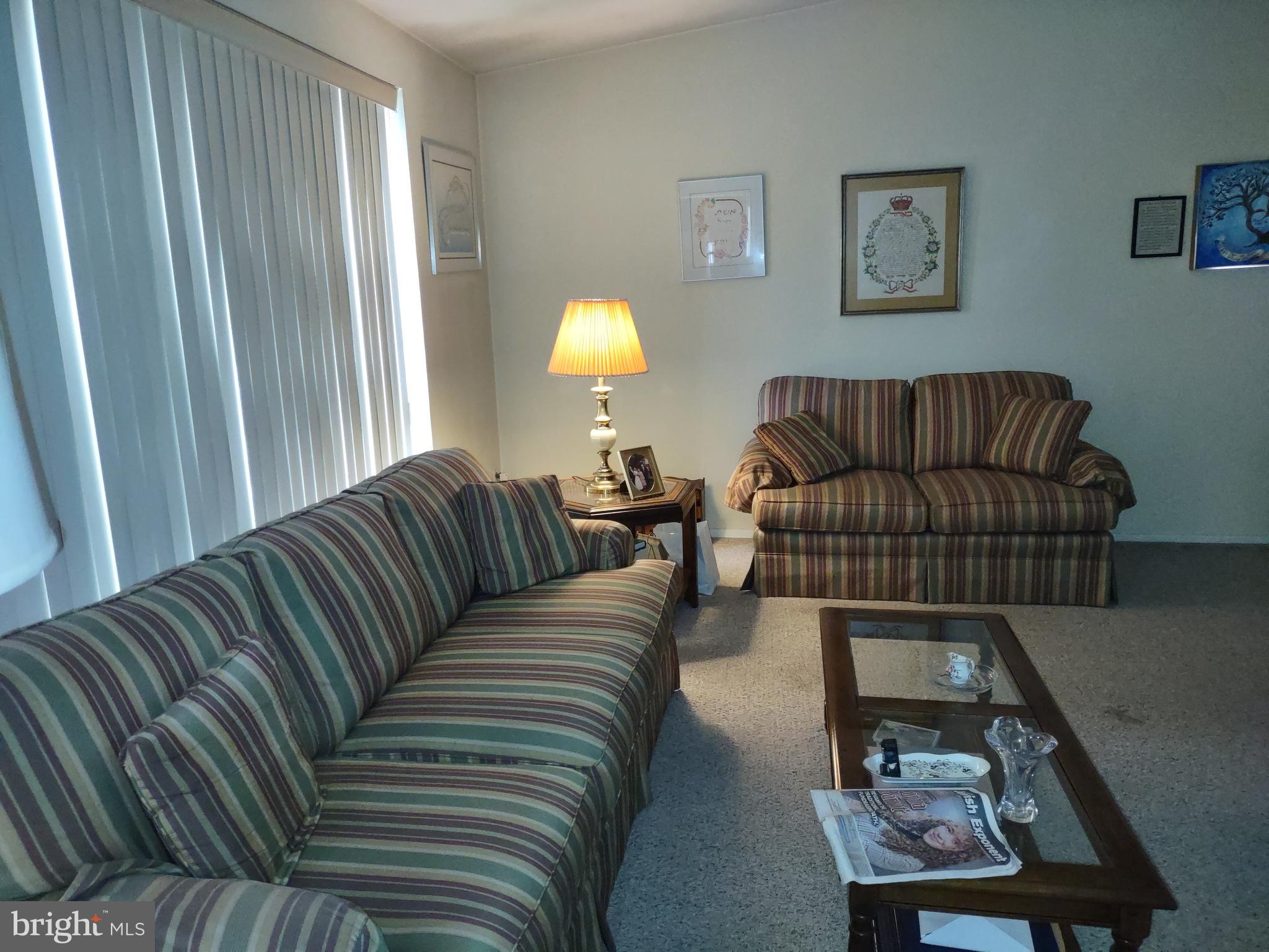 8909 Calvert Street Philadelphia, PA 19152 - Photo 4 of 17 Living Room