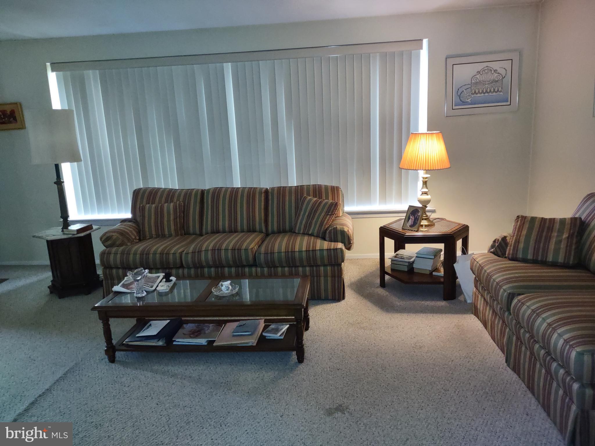 8909 Calvert Street Philadelphia, PA 19152 - Photo 5 of 17 Living Room