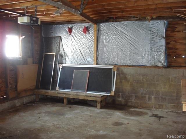 16063 Murray Road Byron, MI 48418 - Photo 6 of 10 Garage