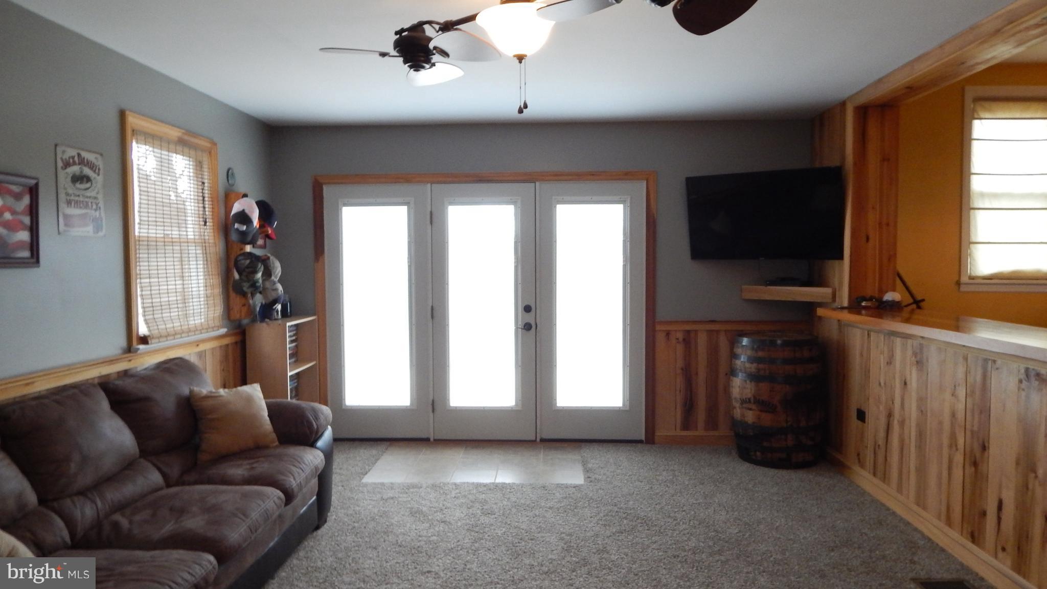 3658 Wayne Road Chambersburg, PA 17202 - Photo 11 of 24 Living Room