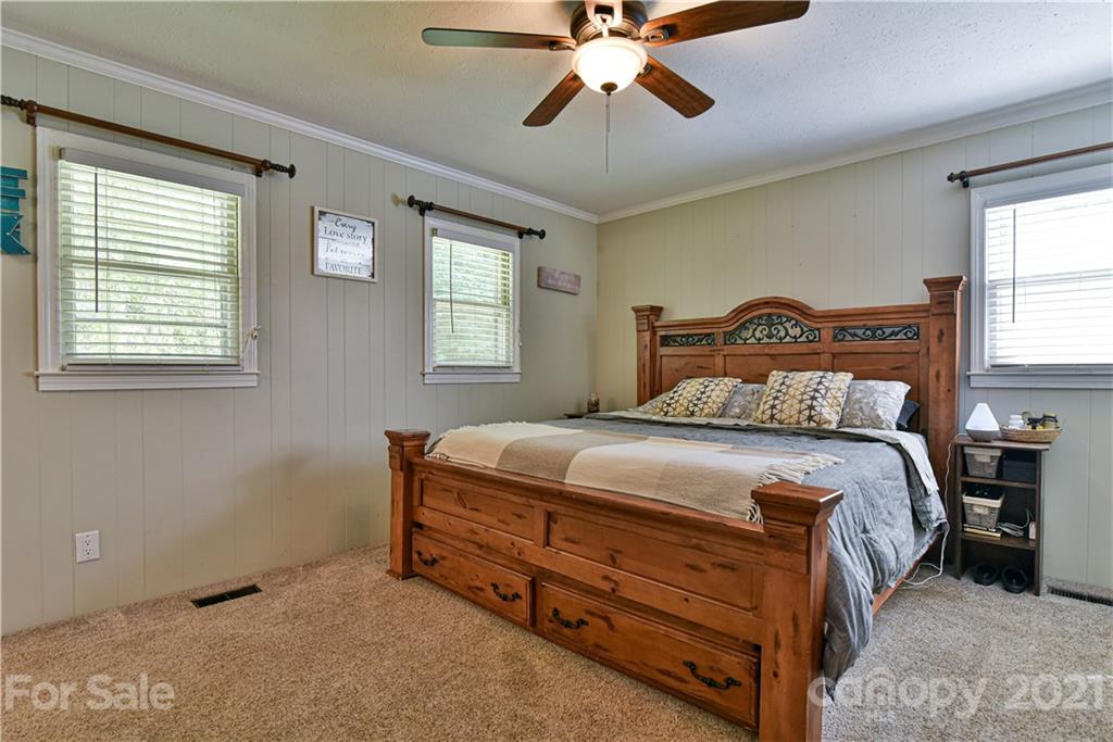 4077 Little River Road Hendersonville, NC 28739 - Photo 18 of 38 Gallery Image 18