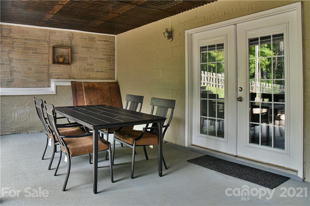 4077 Little River Road Hendersonville, NC 28739 - Photo 33 of 38 Gallery Image 33