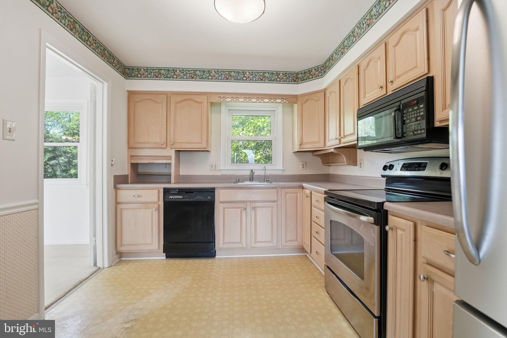 12106 Ruffin Drive Fairfax, VA 22030 - Photo 11 of 41 Upper Level Kitchen near DR and Living Room