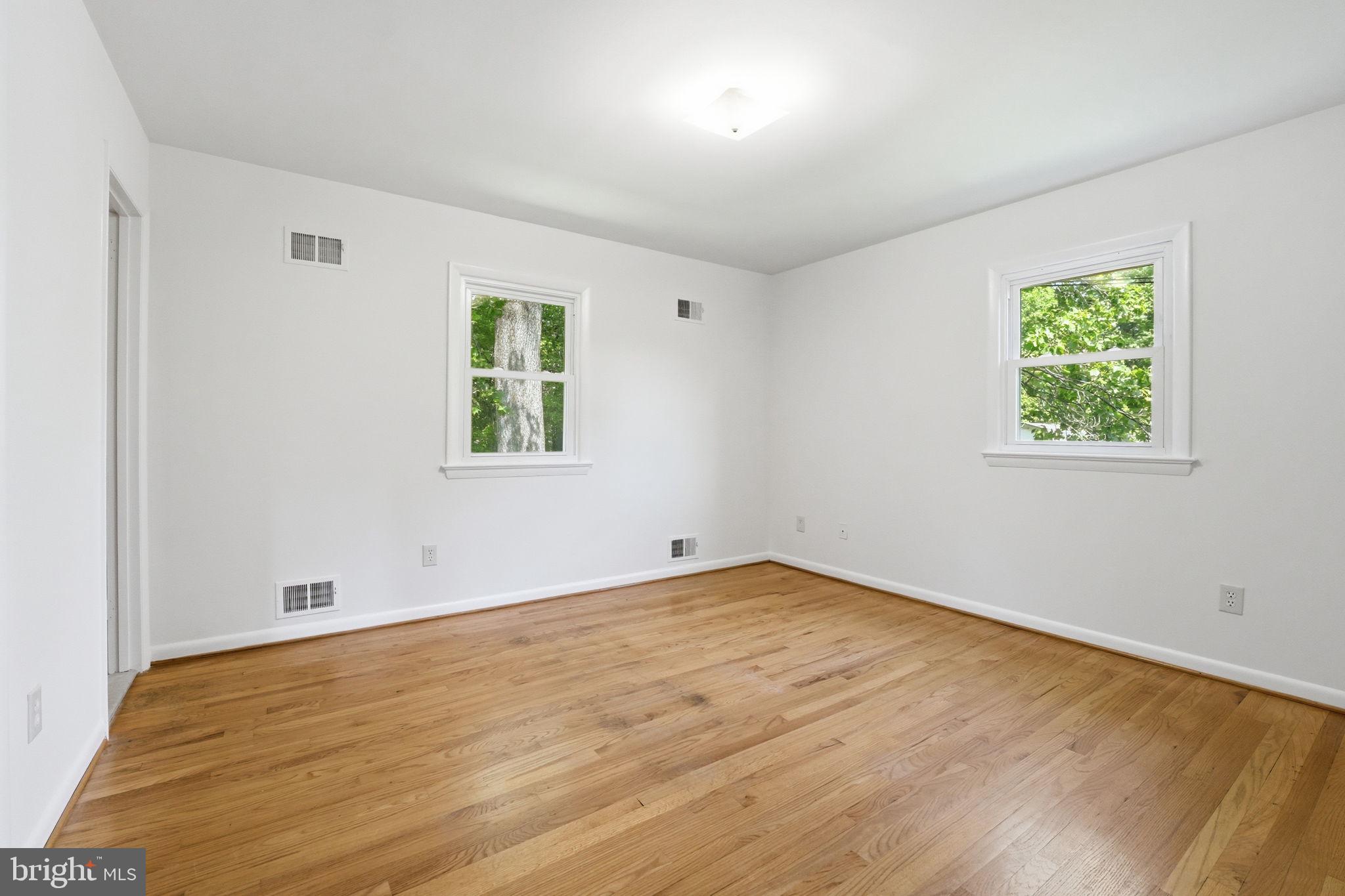 12106 Ruffin Drive Fairfax, VA 22030 - Photo 23 of 41 Upper Level Primary Bedroom w/en-suite Bathroom