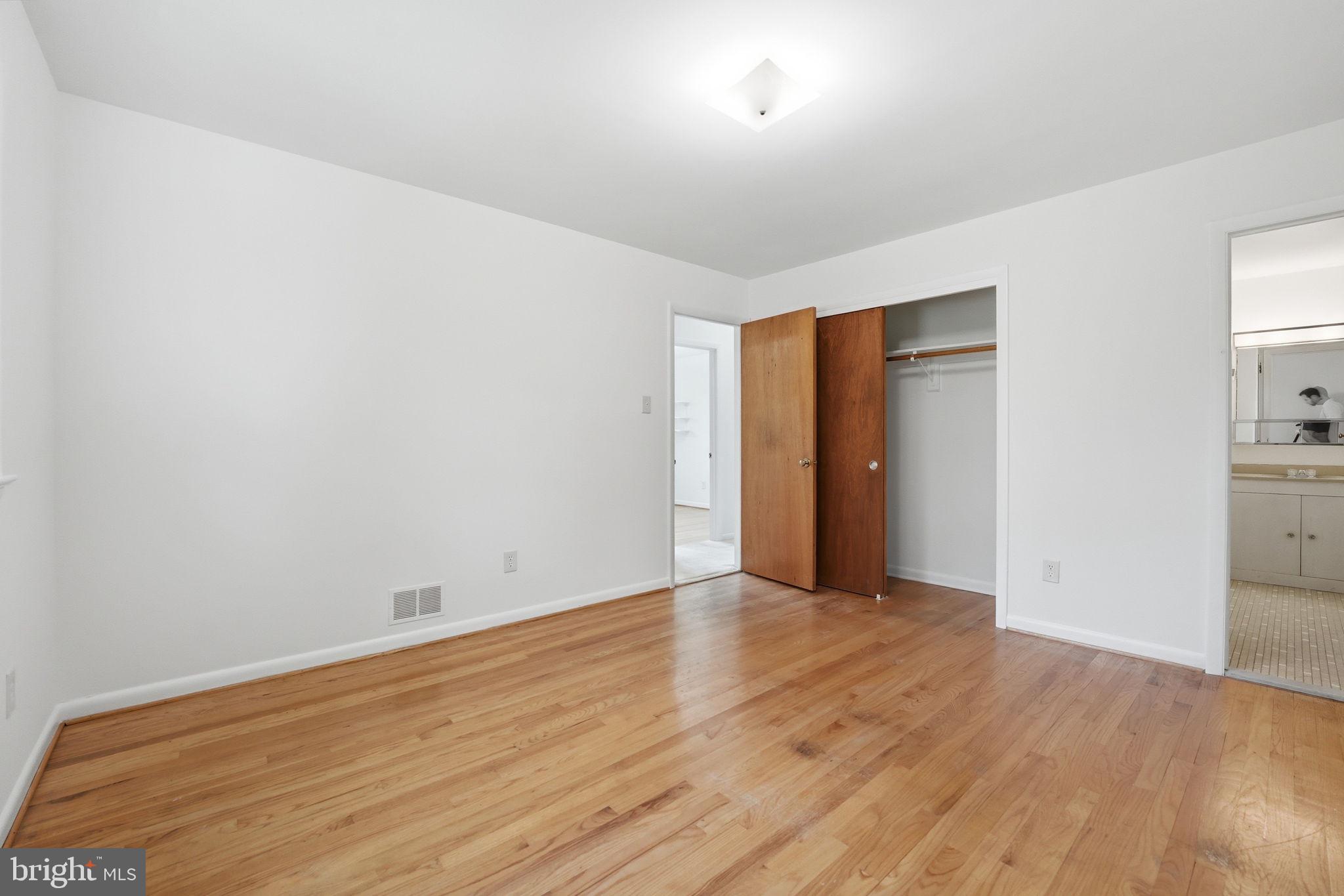 12106 Ruffin Drive Fairfax, VA 22030 - Photo 25 of 41 Upper Level Primary Bedroom w/en-suite Bathroom