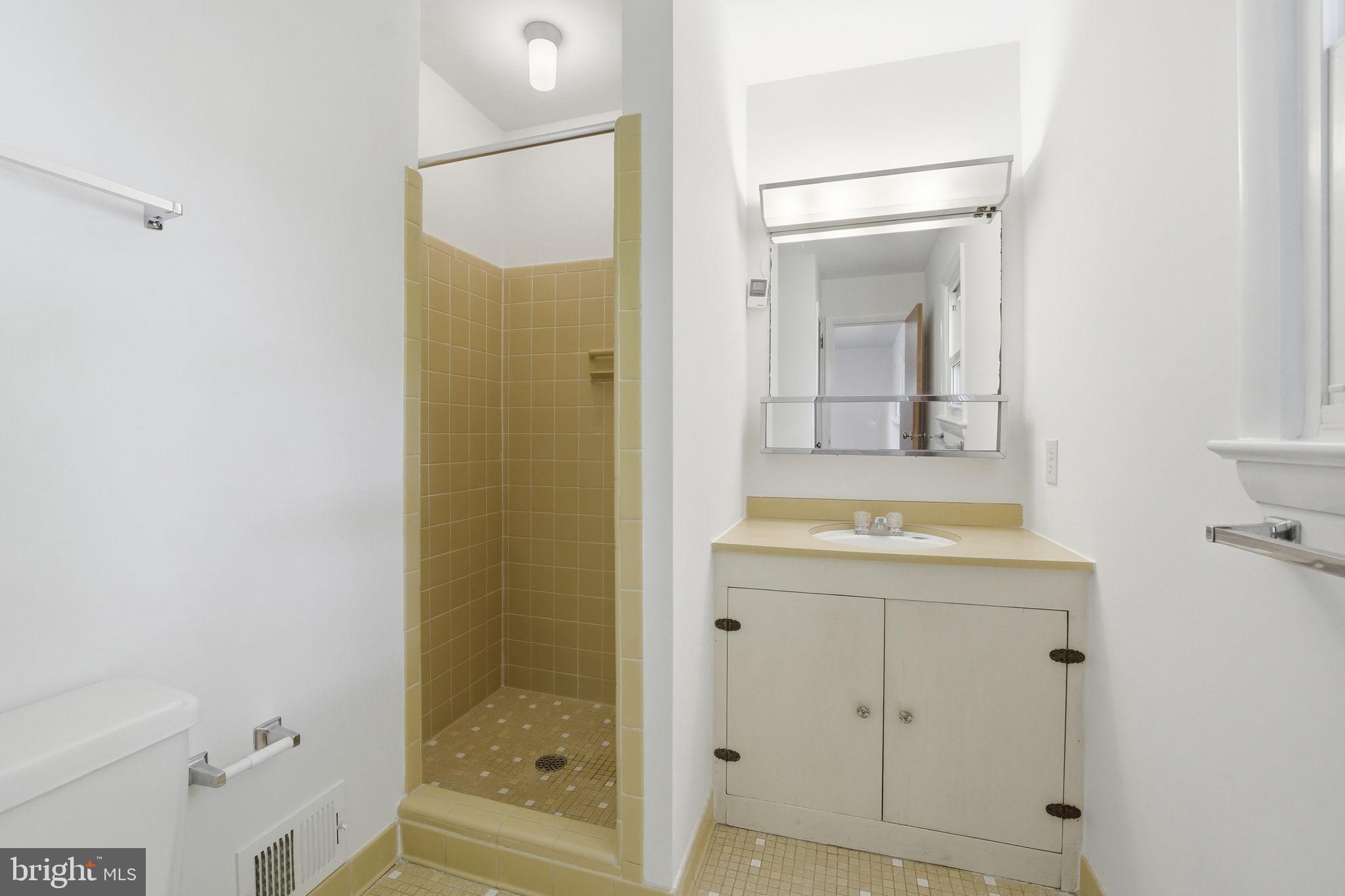 12106 Ruffin Drive Fairfax, VA 22030 - Photo 26 of 41 Upper Level Full Bathroom-Primary Bedroom