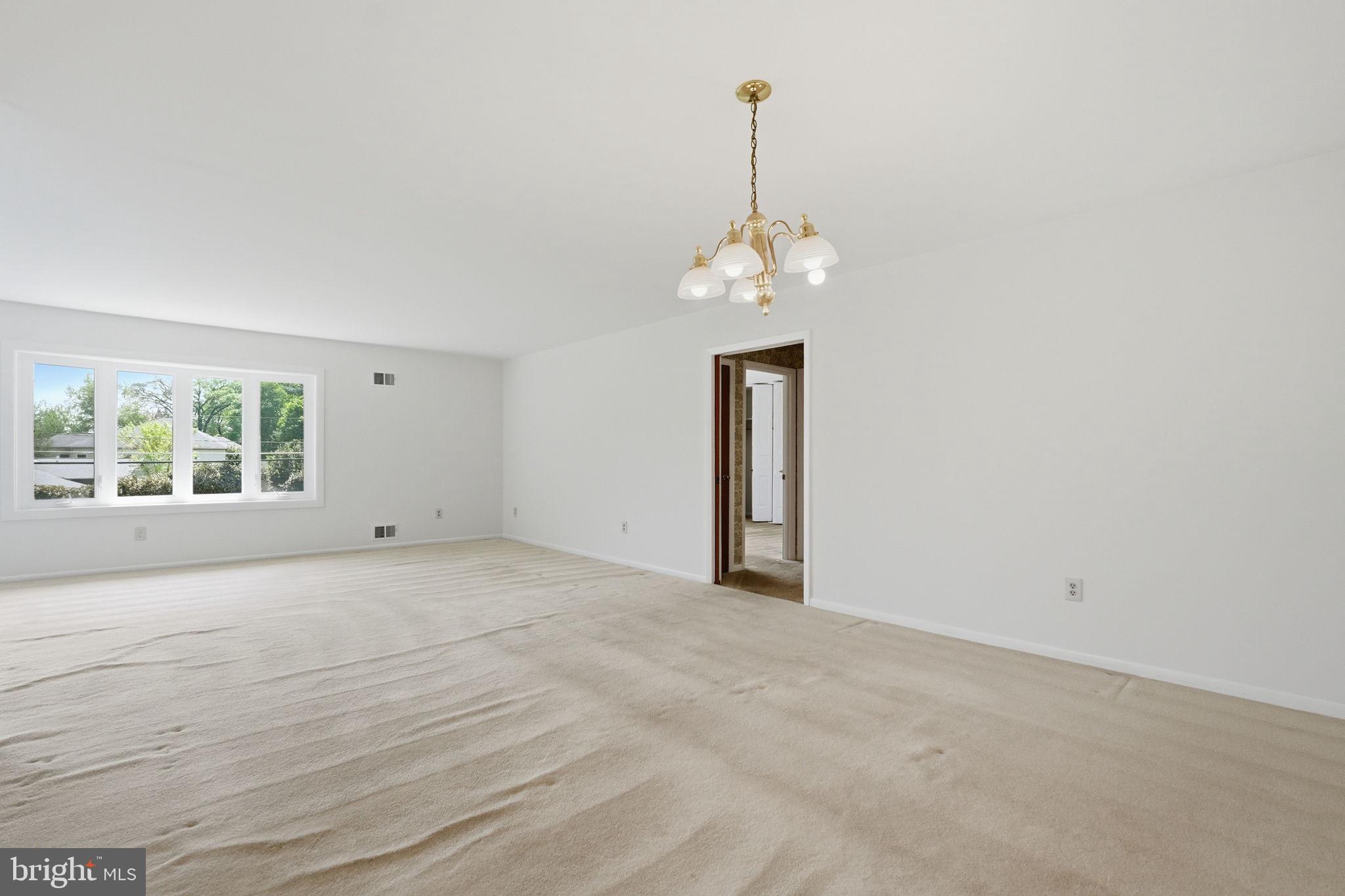 12106 Ruffin Drive Fairfax, VA 22030 - Photo 7 of 41 Upper Level Living Room
