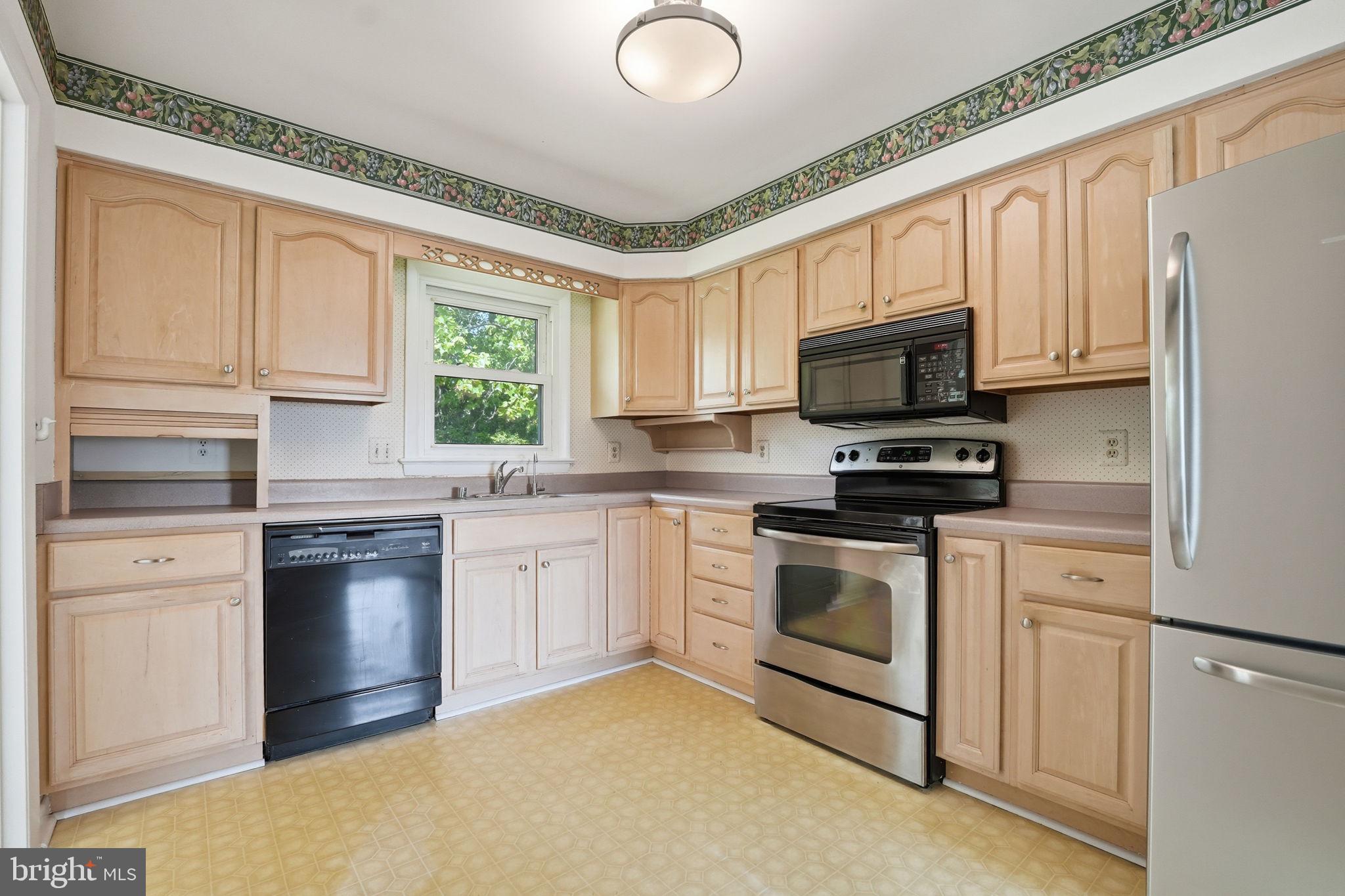 12106 Ruffin Drive Fairfax, VA 22030 - Photo 10 of 41 Upper Level Kitchen near Dining Room
