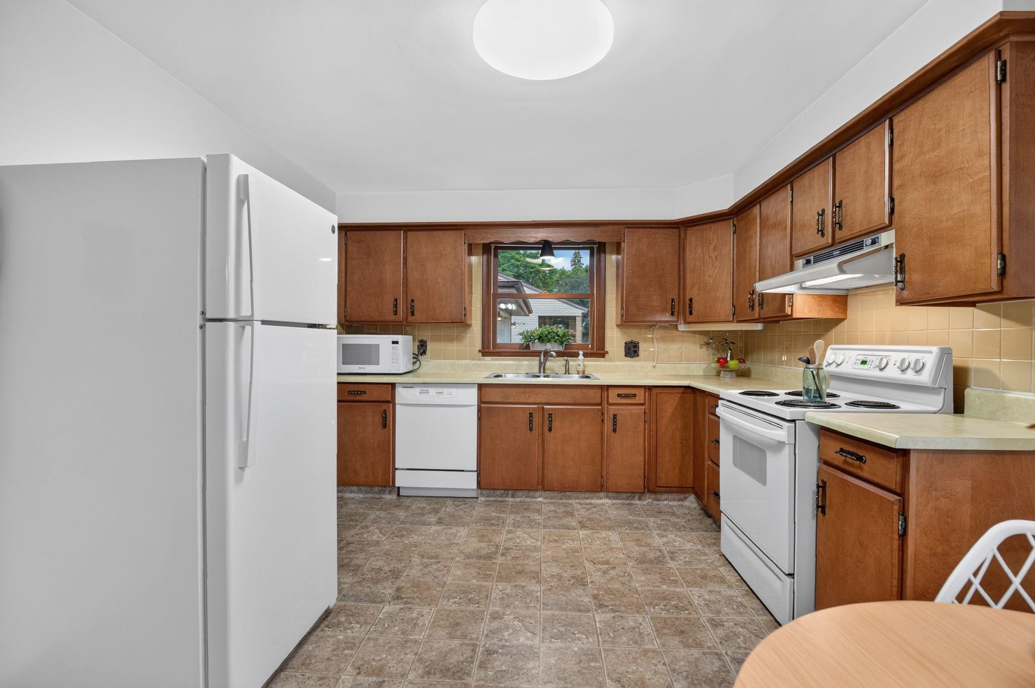 926 East Byrd Street Appleton, WI 54911 - Photo 7 of 34